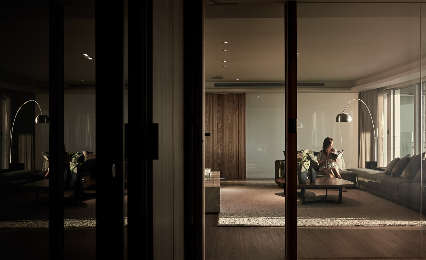 现代简约住宅光合作用设计 原木玻璃窗打造自然空间-15