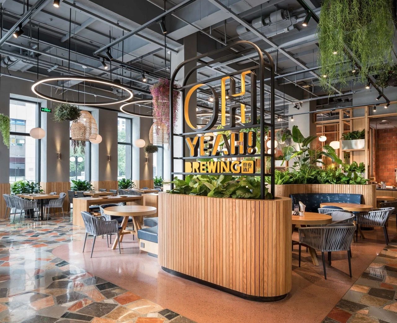 新作 | Oh Yeah 熬夜酒厂北京国贸店-挑战硬朗工业风的精酿啤酒吧-22