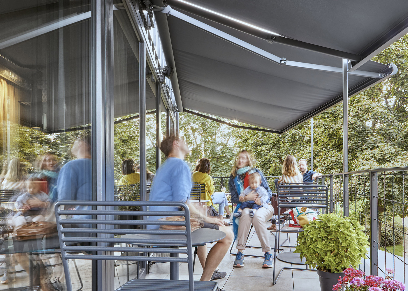 捷克 Kontejner 咖啡馆丨彼得·法博-11