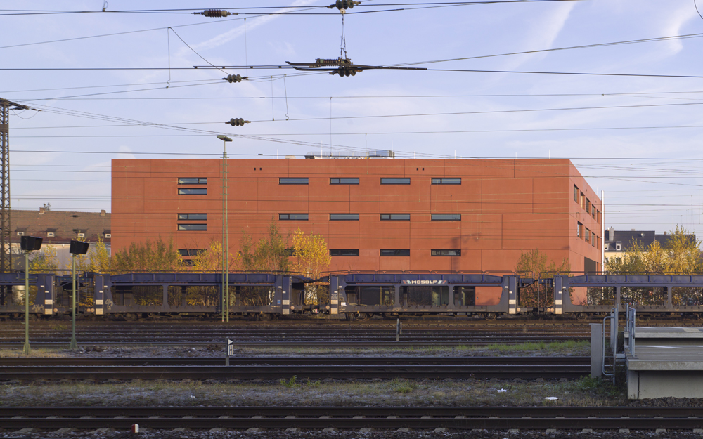 阿沙芬堡职业高级中学（Fachoberschule可直译为职业高级中学，BOS是学校名称的形象化缩写之类的，结合前面推测是职业高级中学的名称） 丨AV1 Architekten-11