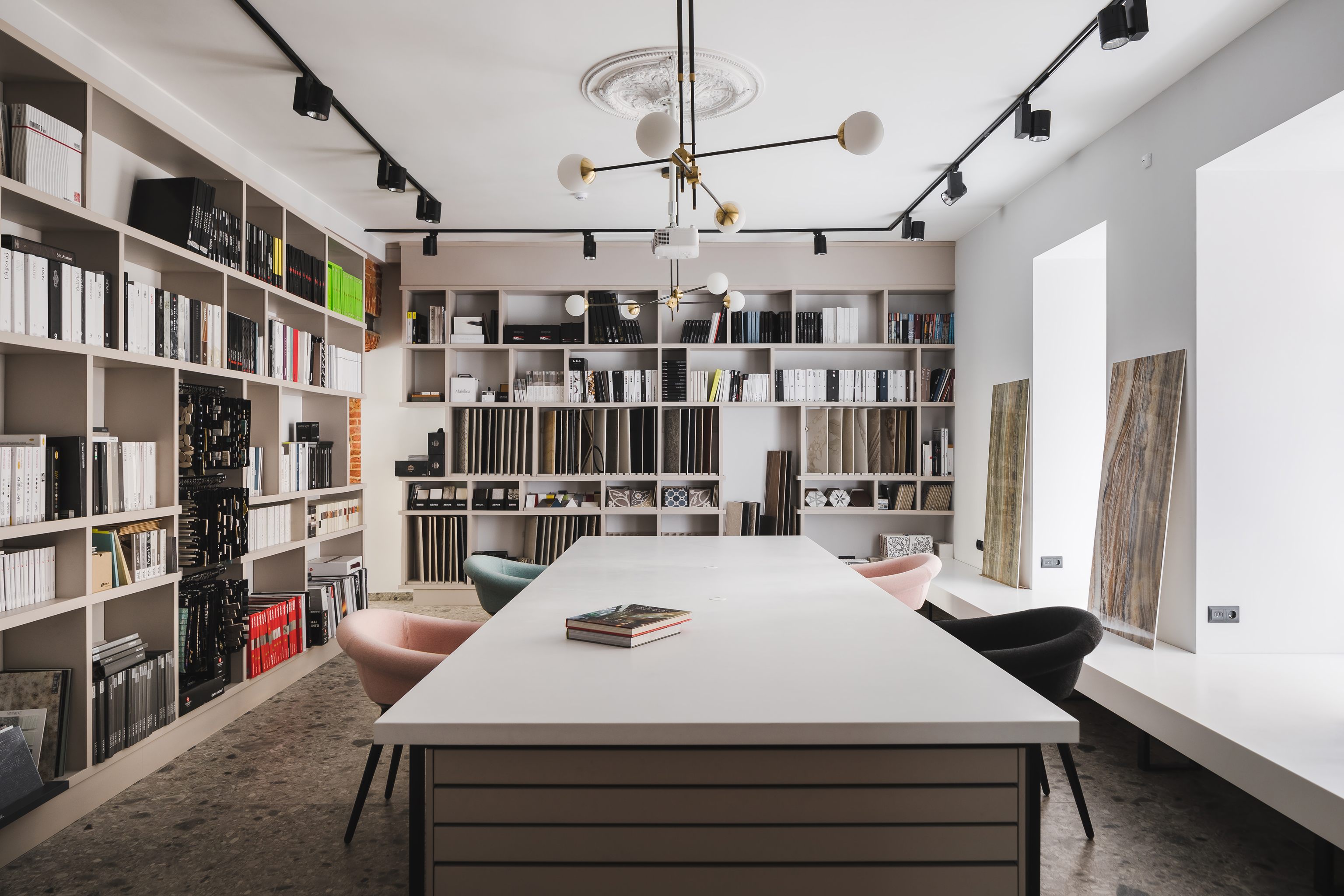 圣彼得堡的 AND28 设计空间——现代卫浴设计的艺术展示-9