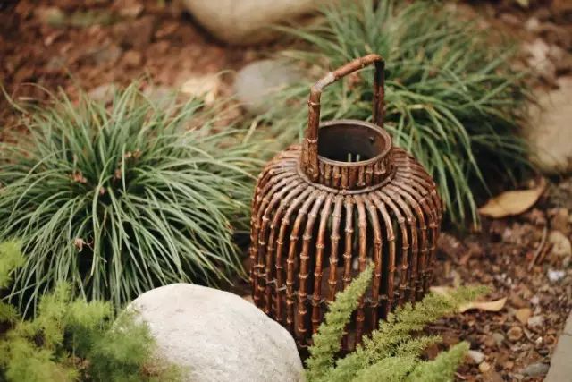 把一个破烂小院，爆改成中国风的入云屋，凉亭、枫树、竹篱笆......-172