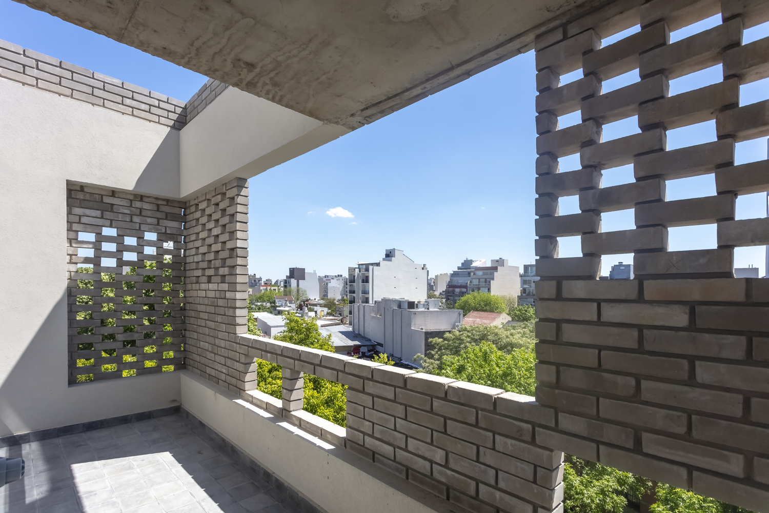 LL 2474 建筑 · Arqtipo 打造的灰色砖墙生态家园-27