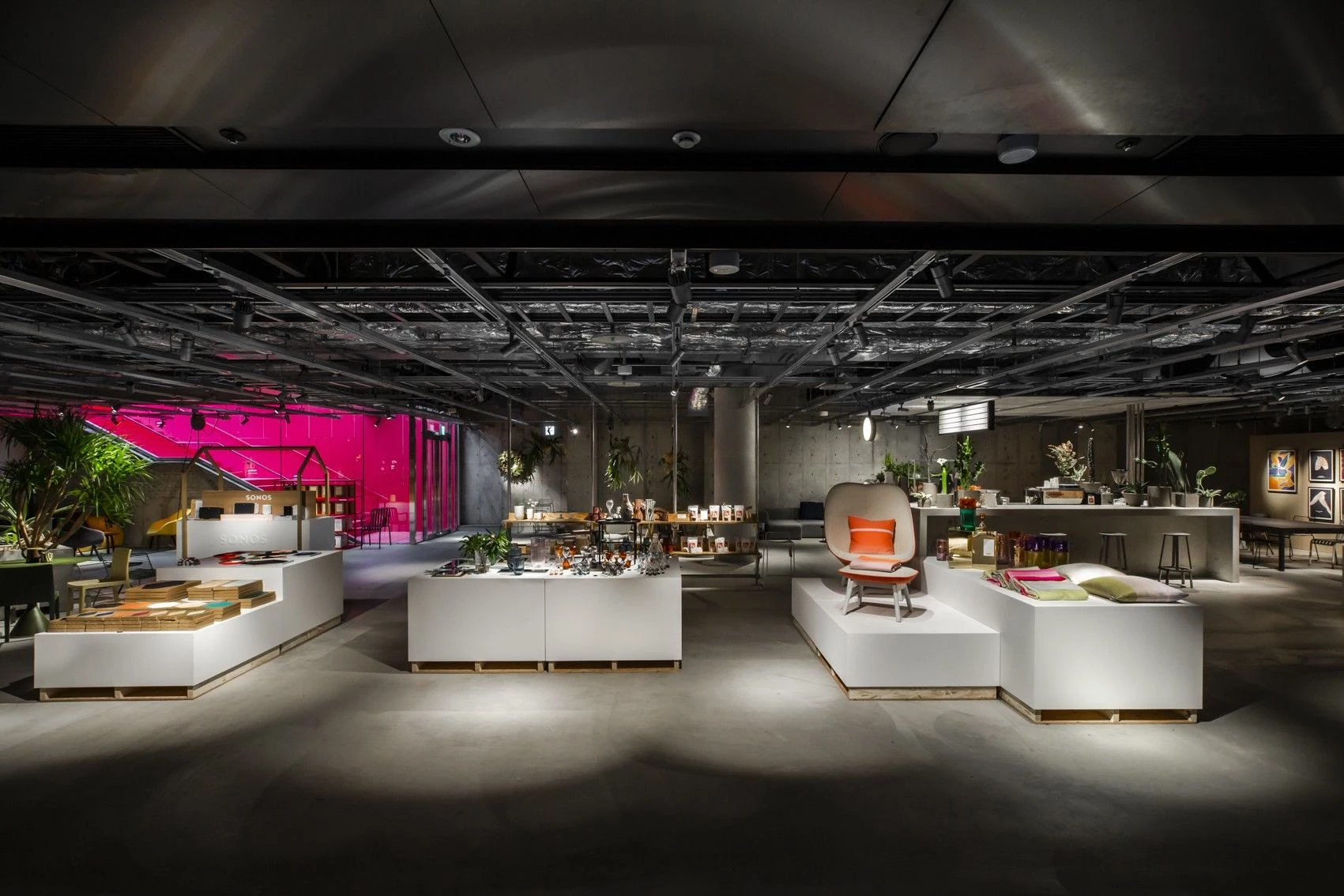 东京 HAY 旗舰店 | 灵活可变的家具系统空间-32