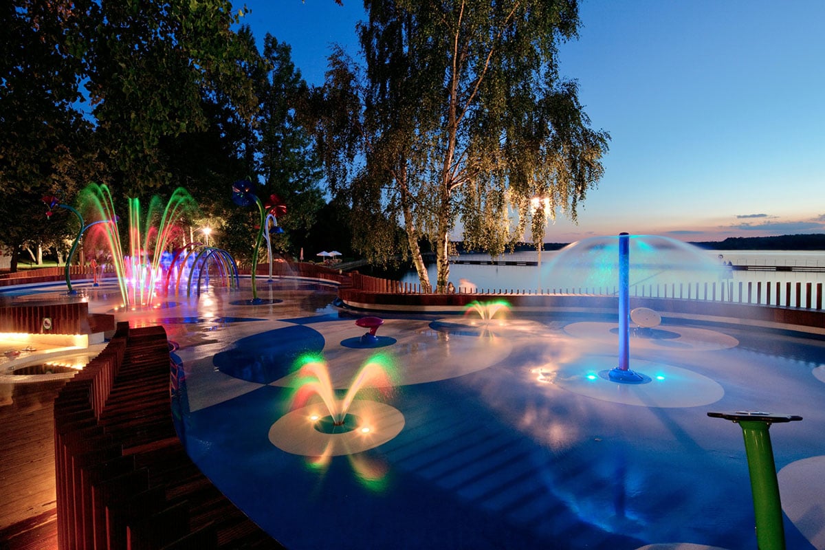 波兰第奇”脚印形”水上儿童游乐场-14