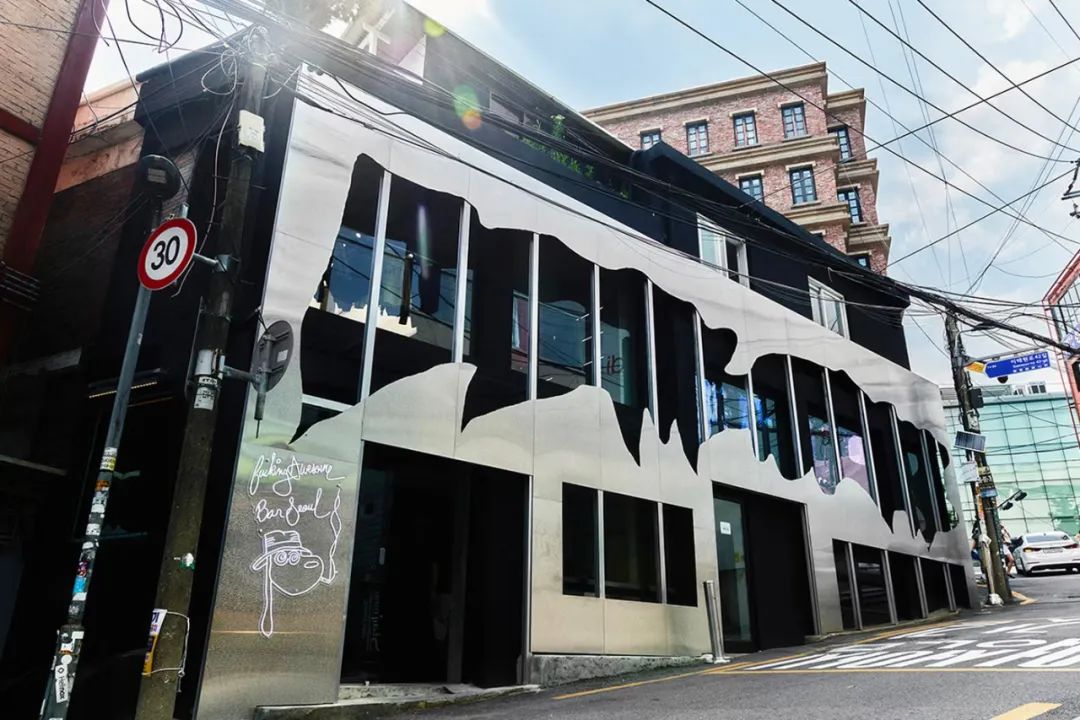 Fucking Awesome 首尔旗舰店和酒吧丨韩国首尔-2