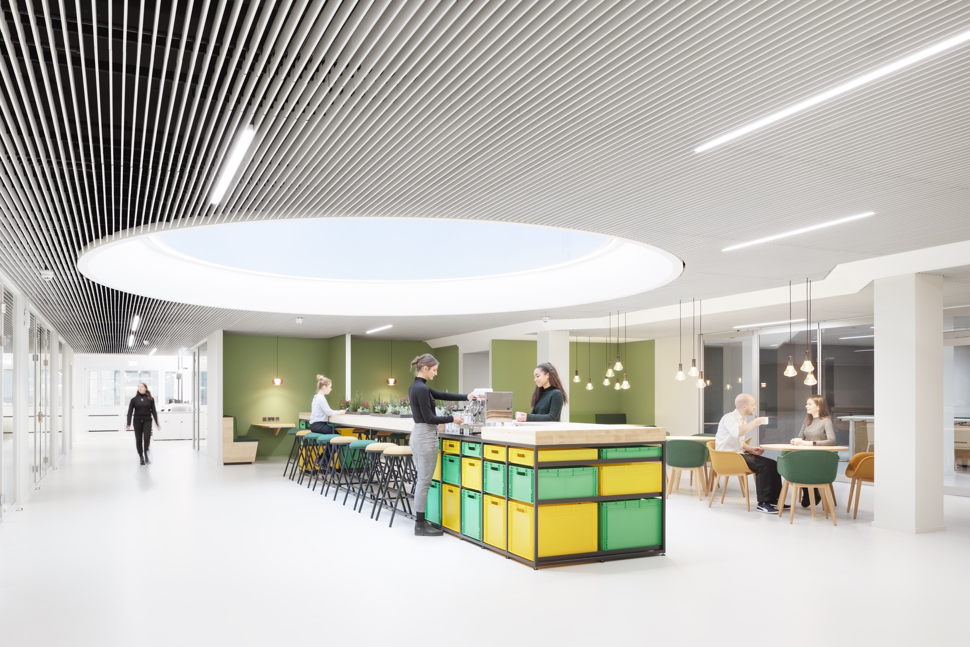 柏林中心,旧健身房变身高效办公新天地-10