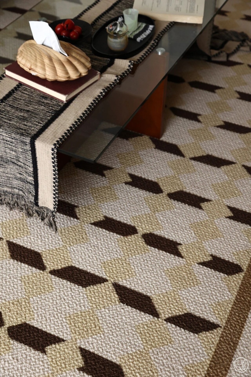 复古且时髦,在松弛与精致之间游刃有余-26