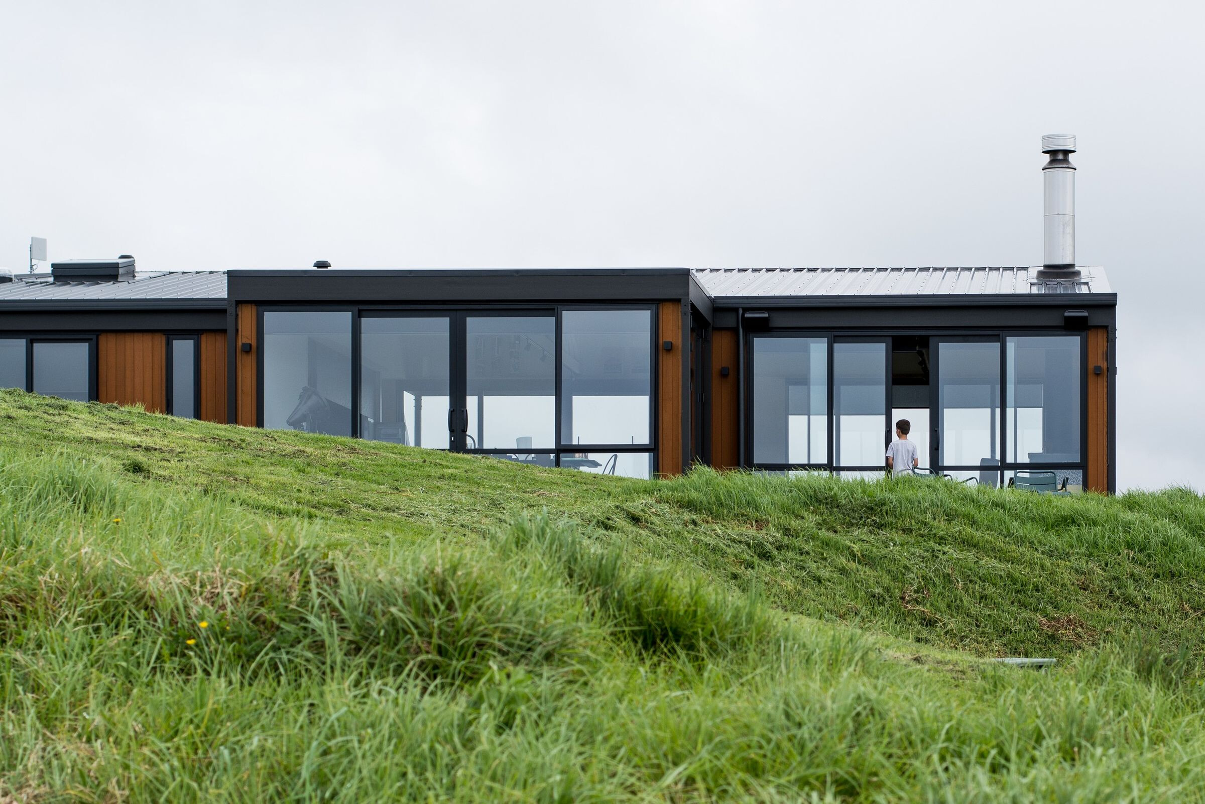 新西兰 Te Arai L 型木屋 | 自然环保的家庭休闲空间-23