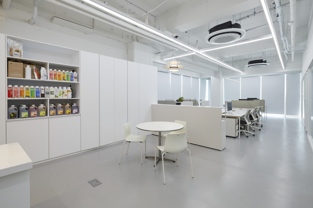 伦敦办公室 | 白色调的优雅照明设计-3