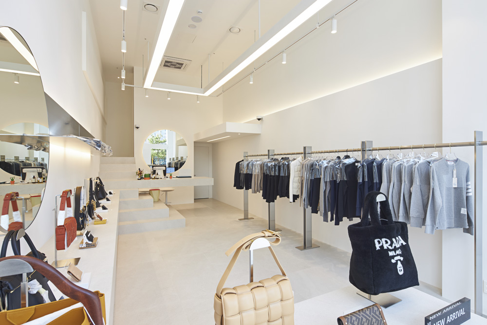 14 平米极简服装店设计 | 舒适现代的空间体验-3