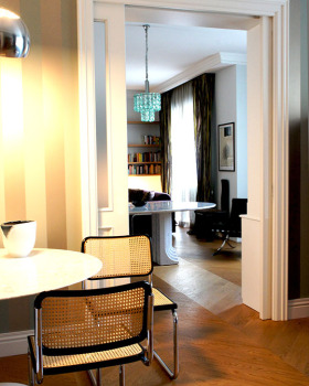 6月2日大屋(注:Casa常见意为房屋、住宅 ,Largo有宽阔的、大的等意思,II在罗马数字里表示2 ,Giugno是意大利语6月 ,这里结合实际情况灵活翻译为6月2日大屋 ,但Casa Largo可能是特定名称,若有更准确背景信息翻译会更精准) 丨Azzurra Garzone(建筑师)