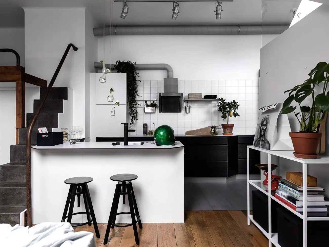 复古建筑中的现代迷你阁楼-2