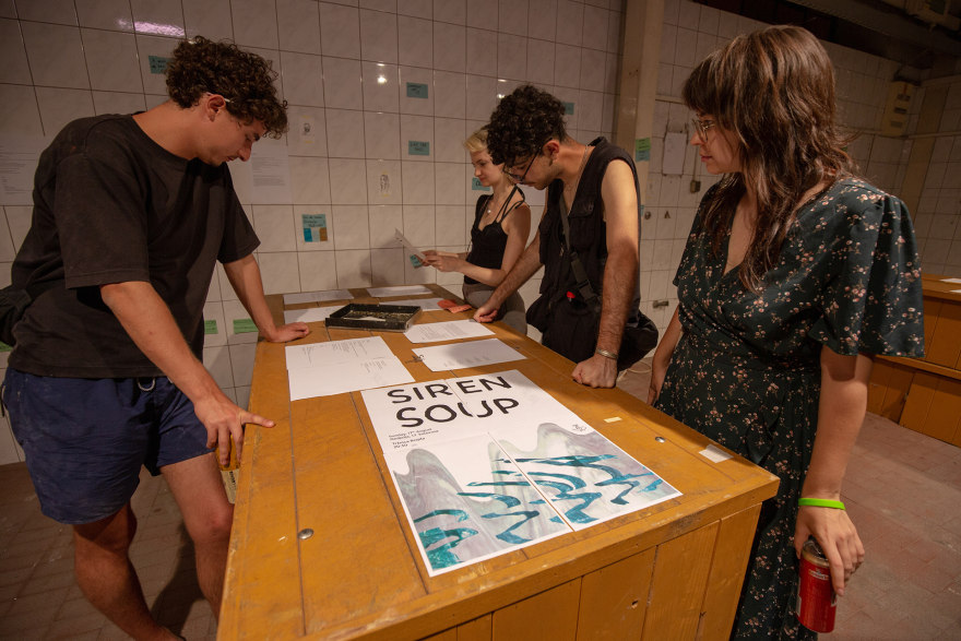 里耶卡25号警笛汤(注:由于SIREN SOUP不太明确确切含义,警笛汤可能不太符合实际情况,这里是按字面进行翻译,若有更多背景信息可使翻译更准确) 丨Mo Abdelbary等11人组成的SSS Crew-91