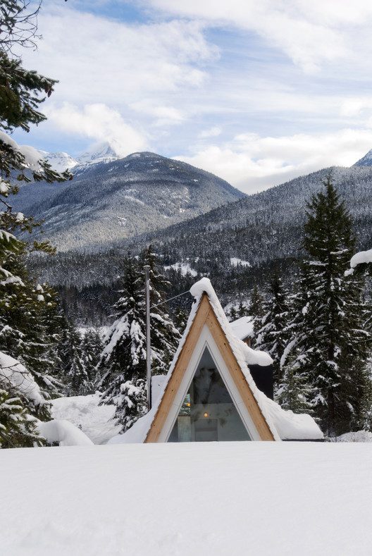 惠斯勒岩石悬崖上的周末度假小木屋-2