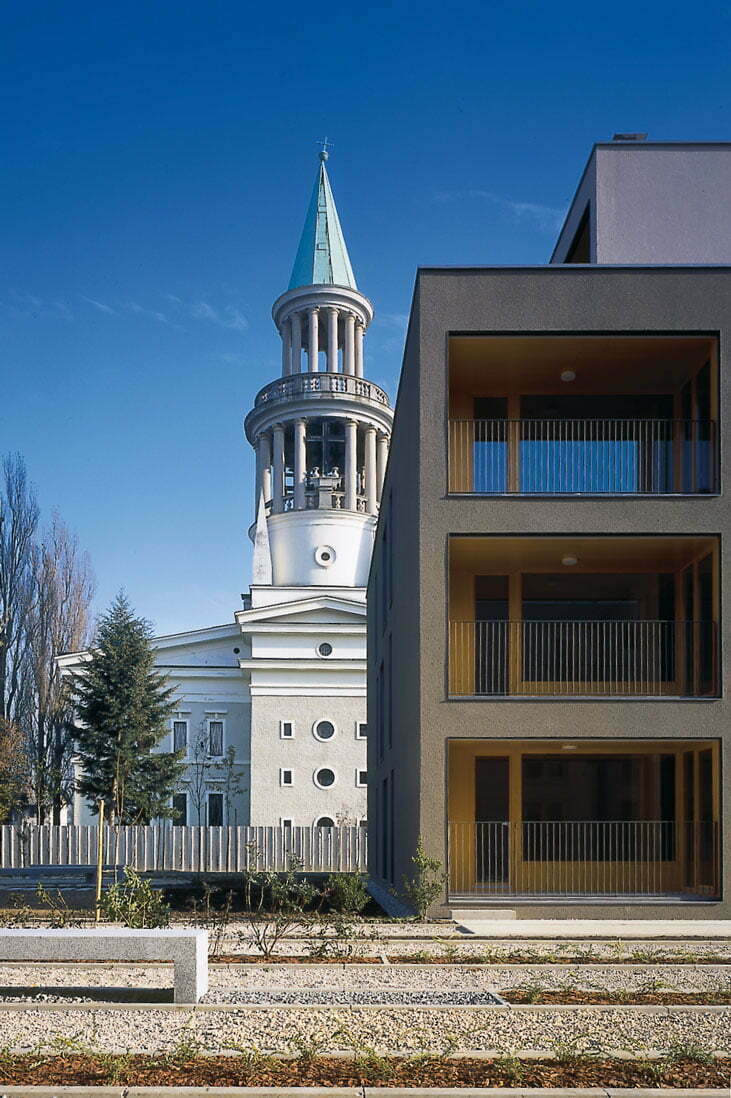 代表林荫道 绿色种植区（注：由于stanovanjska soseska和zeleni gaj可能是特定语境下的专业或地区性表达，这里是基于字面的大致翻译，可能需要更多背景信息来确保完全准确） 丨Bevk Perović arhitekti-8