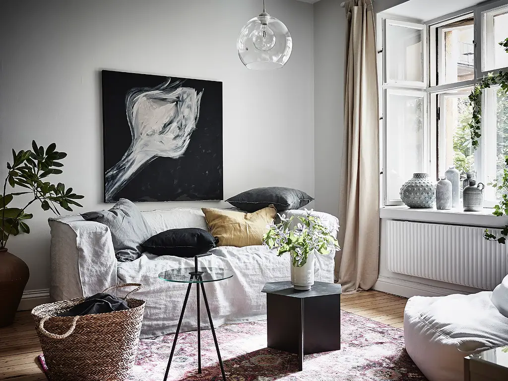 瑞典古建筑中的优雅工作室-3