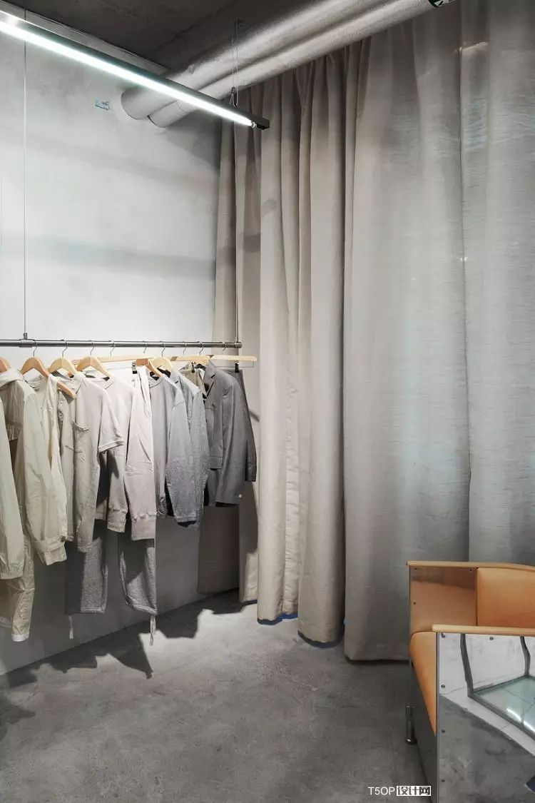 低调休闲时装零售店室内设计-3