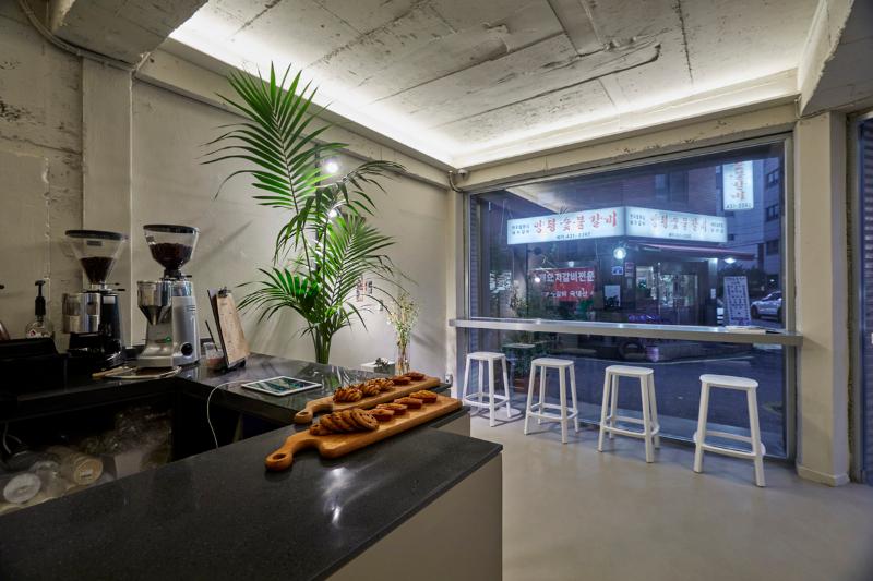 13 坪咖啡厅 | 复古外观现代内装的设计巧思-7