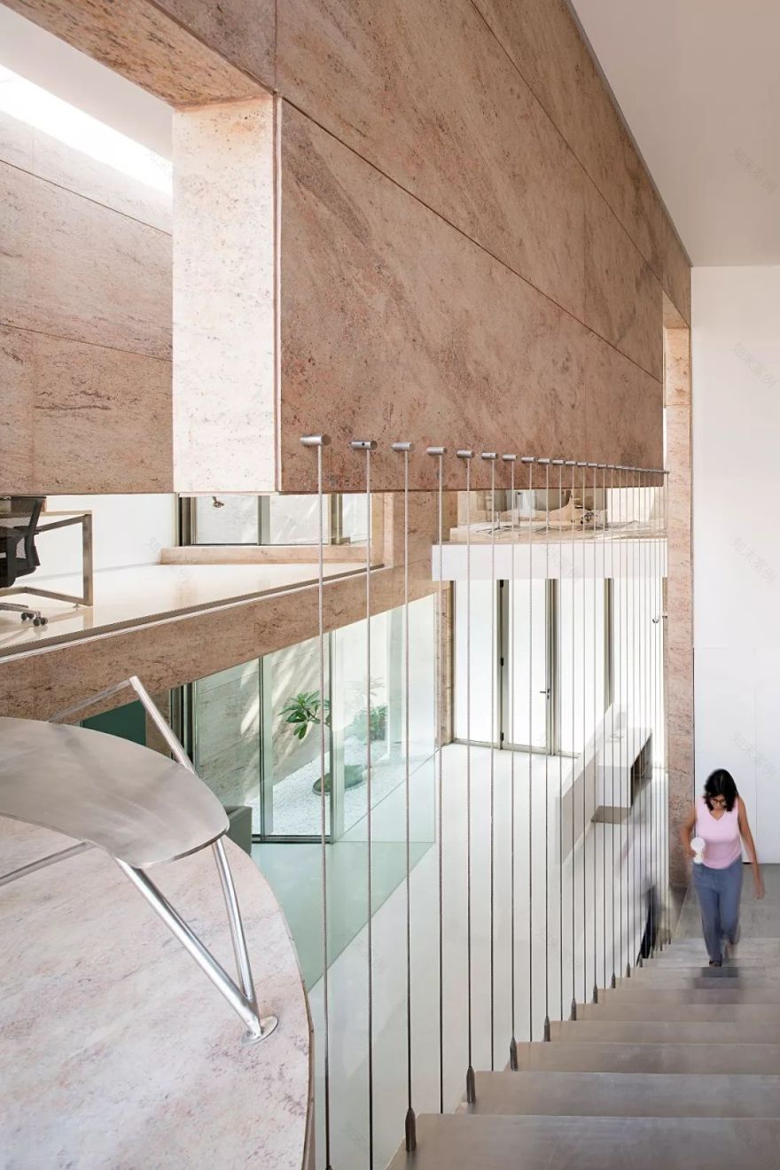 印度感性遇见西方想象的 Charged Voids 设计公司-7