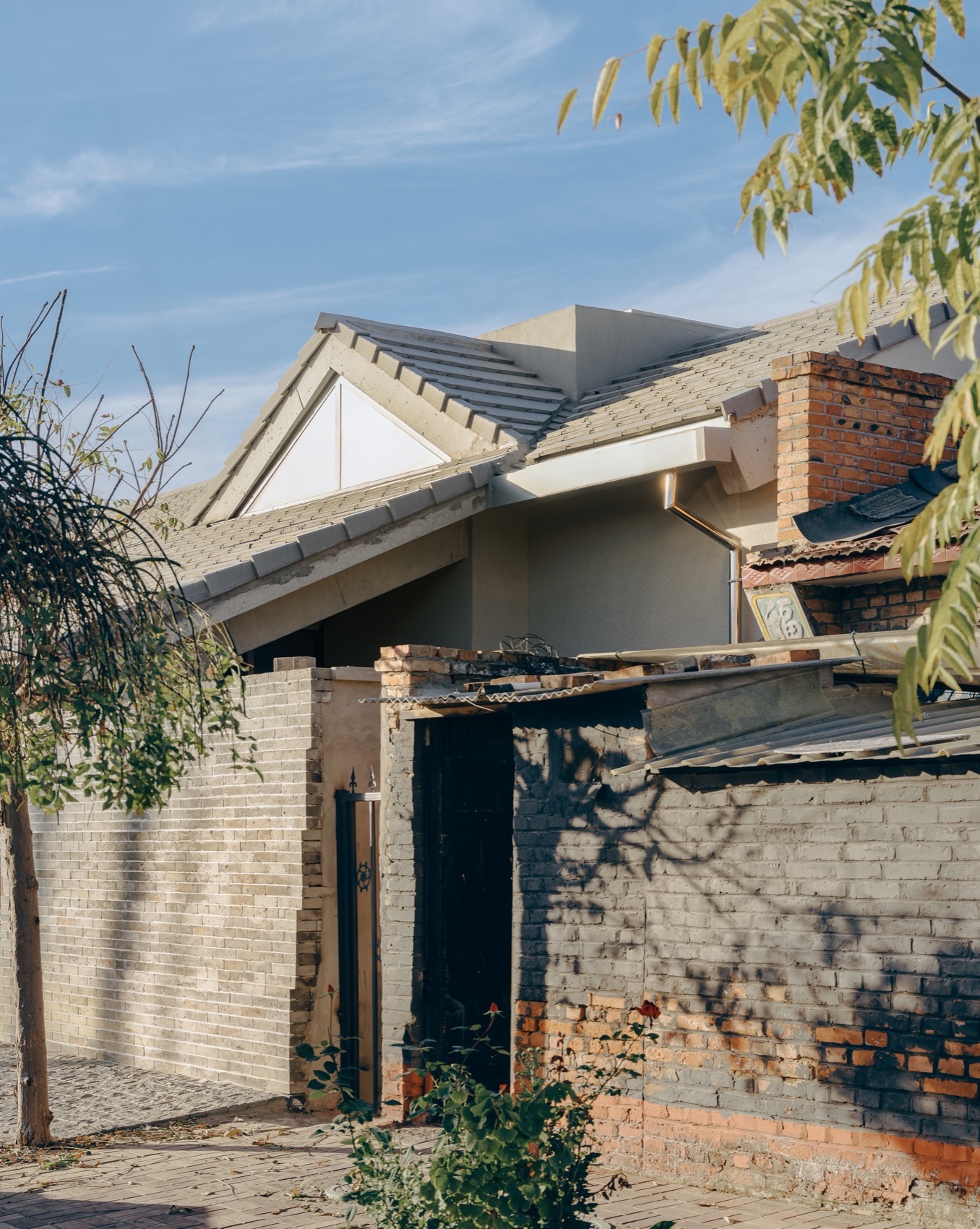 十字交叉之家 – 一朵屋面下的安顿与穿梭丨中国北京丨察社办公室-104