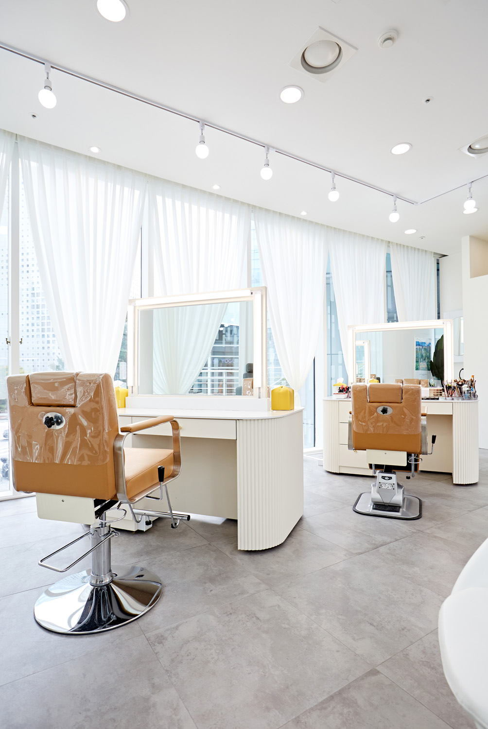 白色简约设计，打造 12 平米工作室的魅力-12