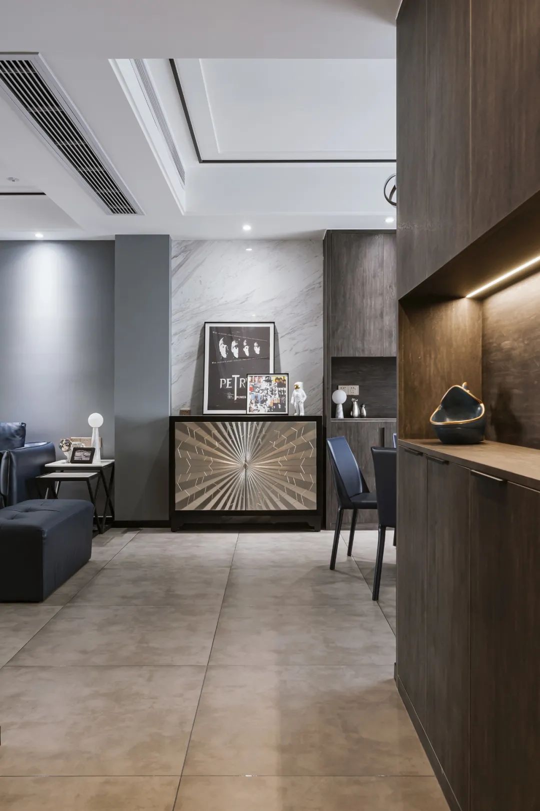 140m²现代简约三室,无玄关空间储物设计案例-24