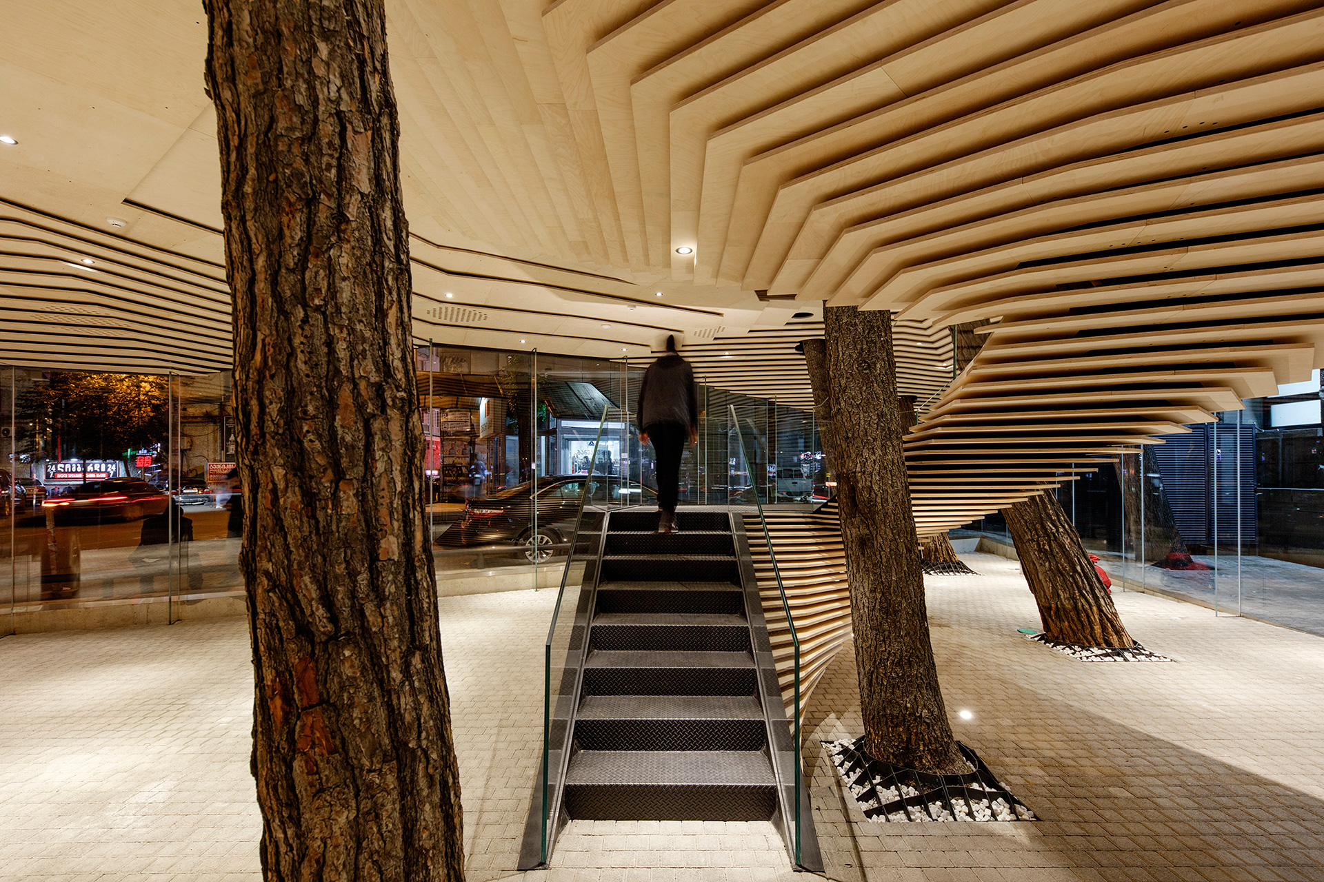 悬浮绿意，模糊边界——Khmaladze 建筑事务所打造零售餐厅空间-22