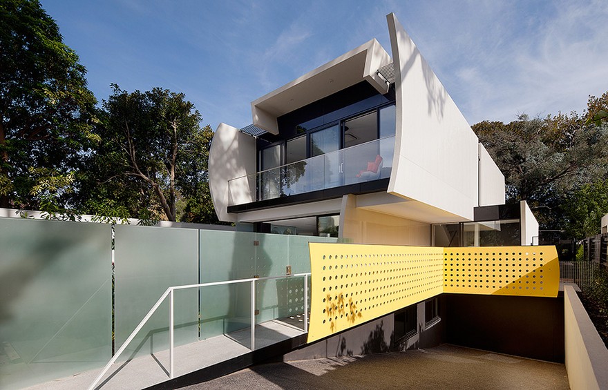 Unconventional House With Elliptical-Shaped Walls That Create New Spatial Perspectives-37