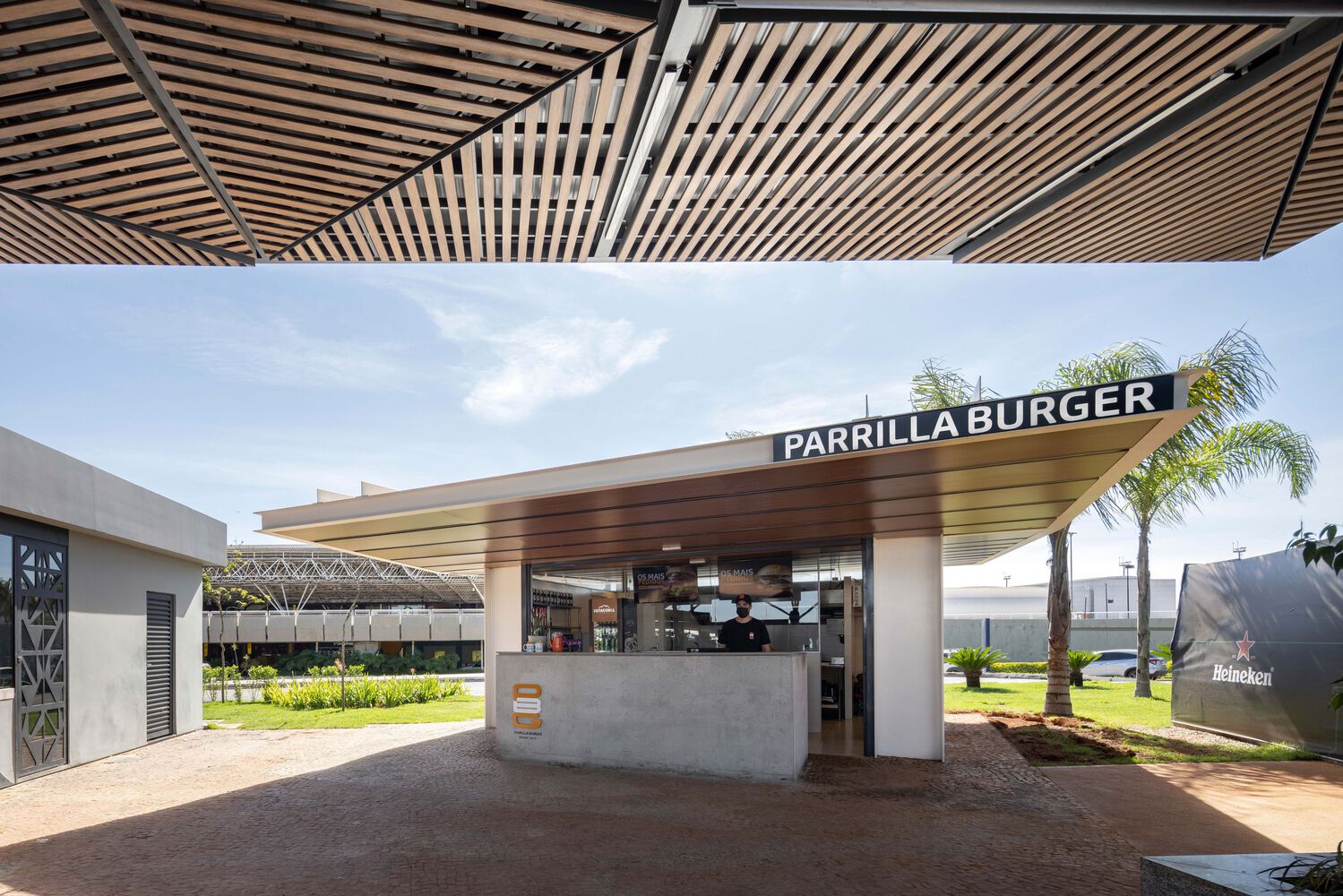 巴西利亚机场汉堡餐厅丨巴西巴西利亚丨Atelier Paralelo-15