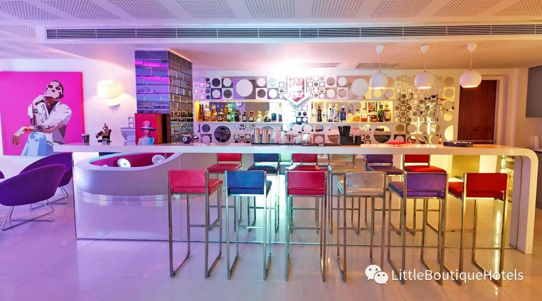 巴厘岛"Luna2"酒店 | 复古未来主义的室内设计盛宴-21