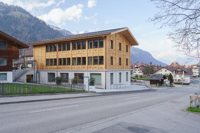 Raiffeisenbank Frutigen 总部替代新建筑丨瑞士丨akkurat bauatelier GmbH-2