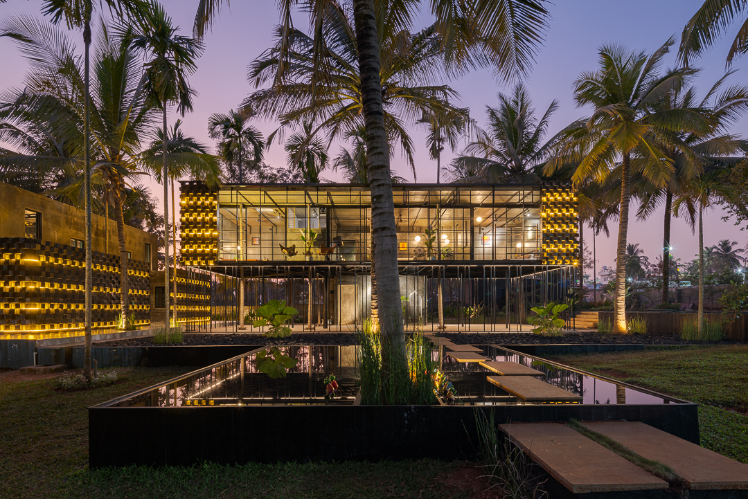 绿意环绕的钢铁之家-31