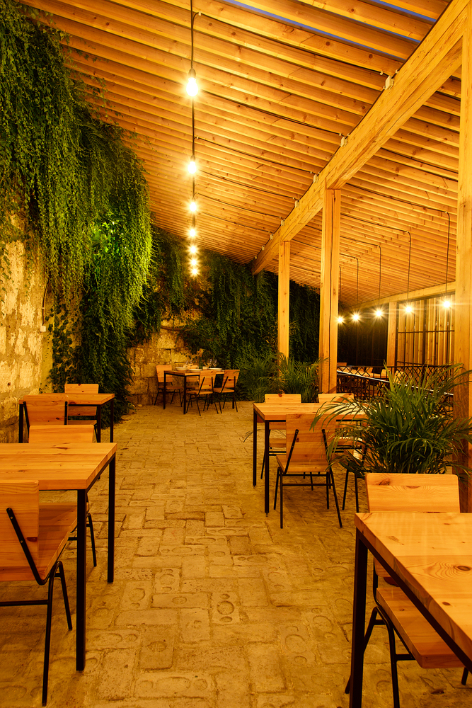 绿意盎然的酒窖餐厅-29
