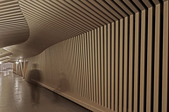 翻阅剧本的宫殿电影院-17