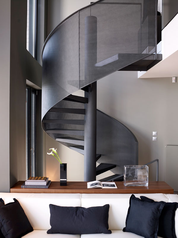 灰色城市阁楼公寓丨希腊雅典丨Theano Potamianou  Ravazoula-0