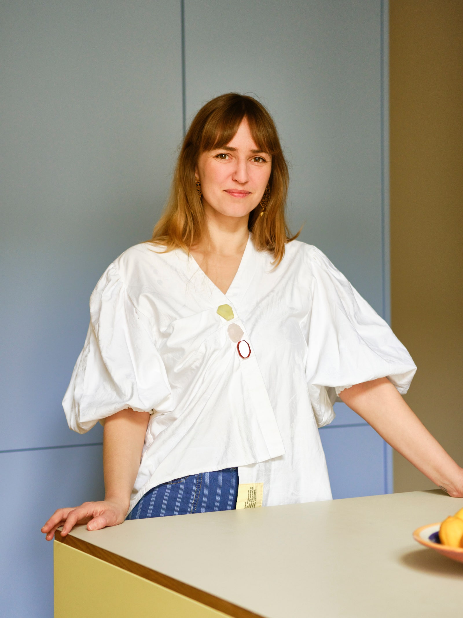 This is Jane Wayne | Sarah Gottschalk 的活力黄厨房设计-9