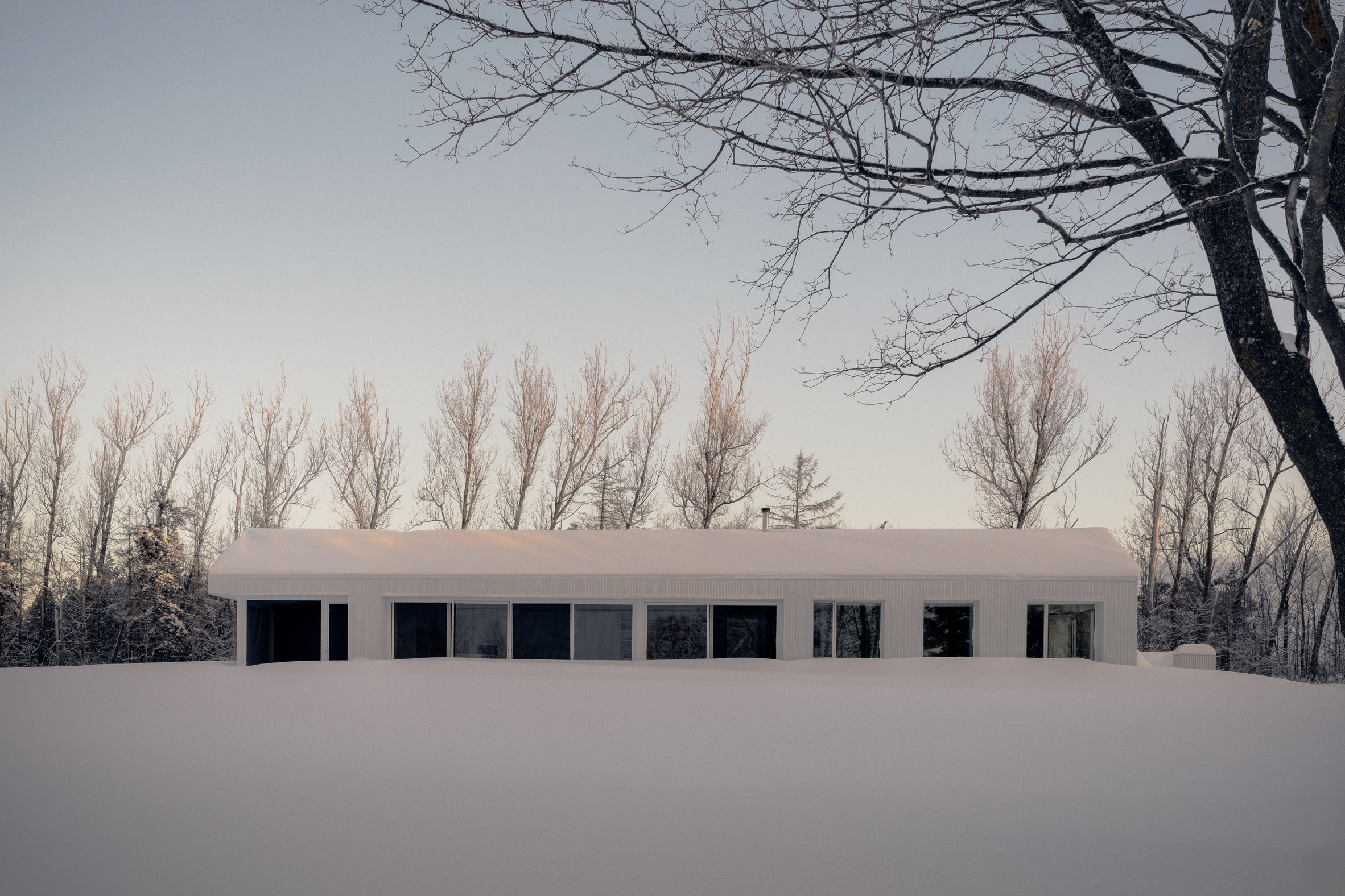 廷伯托普小屋(如果Timbertop有特定的已知地名对应,也可直接用该地名,这里假设为普通称呼进行翻译) 丨加拿大丨Akb Architects-3