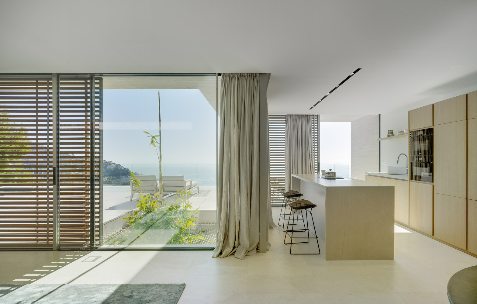 嵌入山体的独特度假屋-21