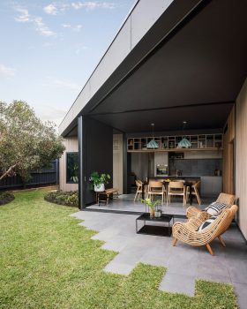 Bungalow 8 House Splinter Society