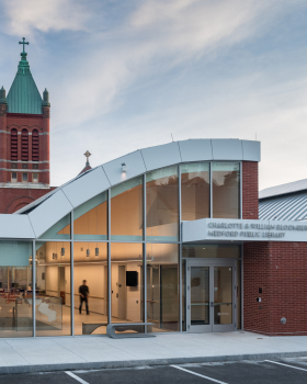 Charlotte & William Bloomberg Medford Public Library / Schwartz/Silver Architects