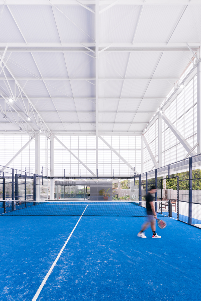 巴西 Curitiba 新 Padel Pavilion · 透明绿意运动天地-42