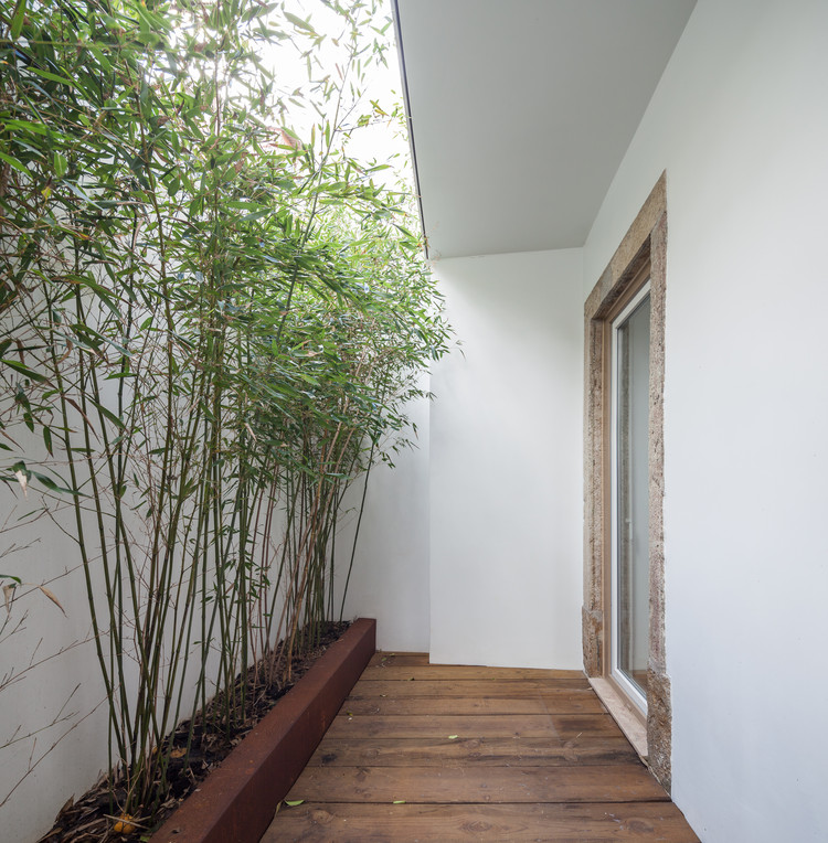 里斯本塔帕达教堂旁现代家庭住宅-20