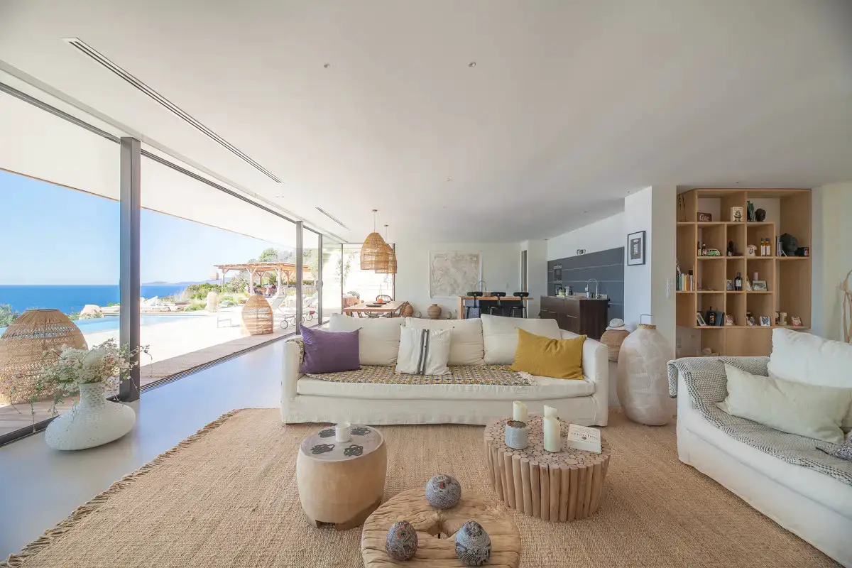 科西嘉海畔的完美融合 | 建筑大师的环保海景房-1