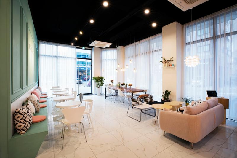 24 平小空间大变身，韩式咖啡厅的温馨魅力-3