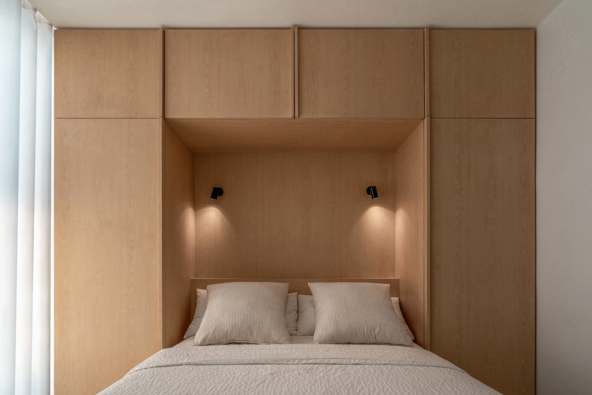 บ้านมินิมอล ของคู่รักนักออกแบบภายใต้กำแพงสีขาวสองผืน - room-16