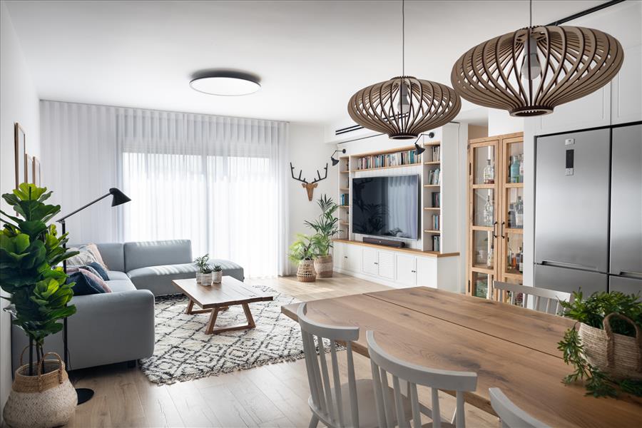 狭长的拉脱维亚式公寓精致设计丨室内设计师塔利·科恩·利德-10