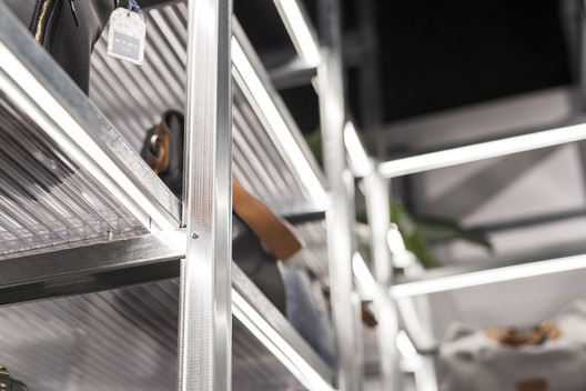 巴塞罗那某商店金属型材改造货架项目丨西班牙巴塞罗那丨Dear Design-37