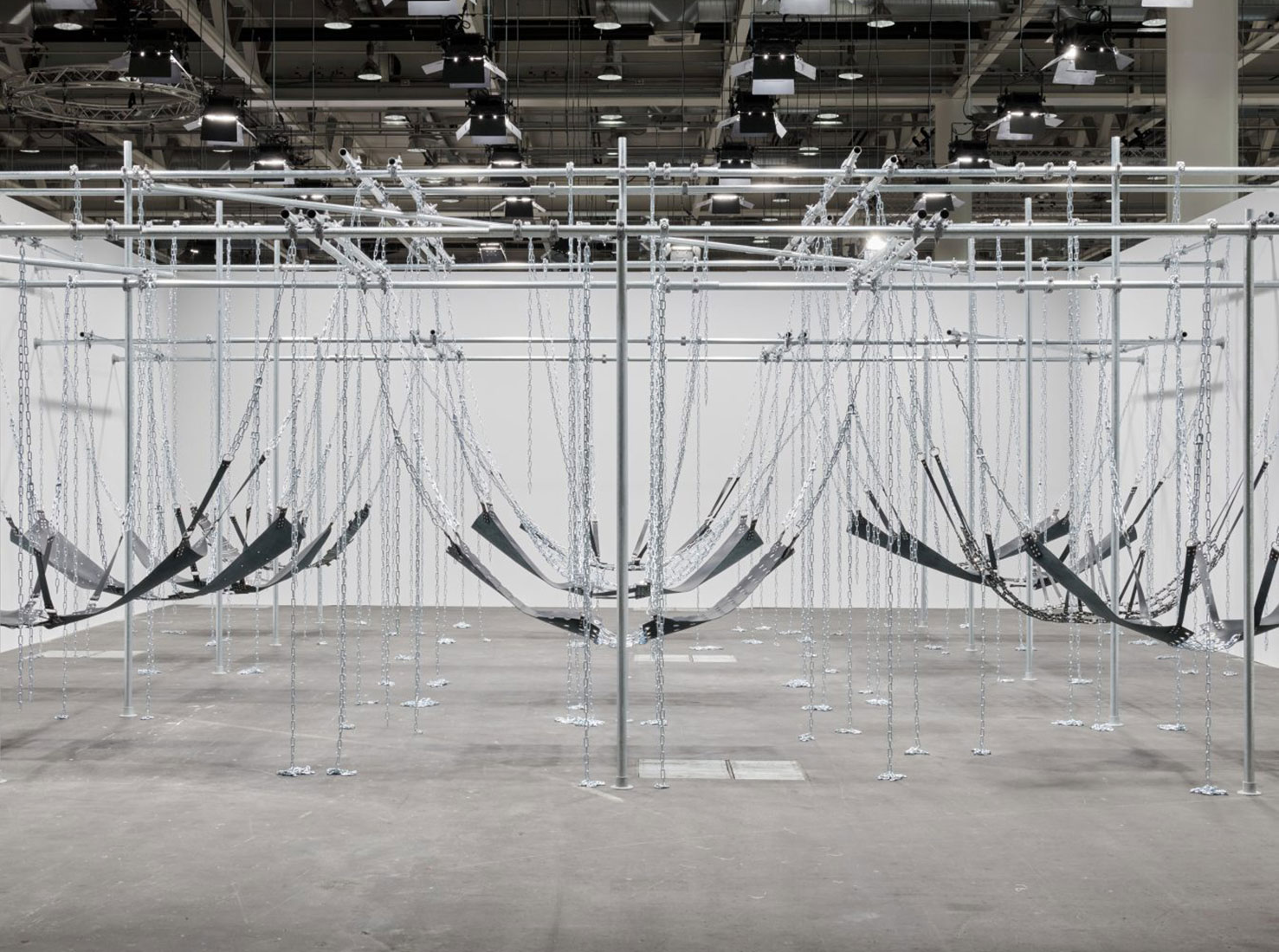 Art Basel 2023: самые дорогие работы и впечатляющие инсталляции-7