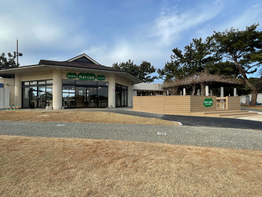 萌萌游戏咖啡馆(注:MOGMOG若为特定品牌名可按音译萌萌,若有更准确背景信息可按需调整) 丨日本福冈丨石井大吾デザイン室一級建築士事務所-3